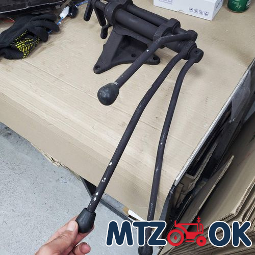 Капот МТЗ 892 в сборе (без боковин) (собств. пр-во) 90-8402020 Капот МТЗ 892 в сборе (без боковин) (собств. пр-во) 90-8402020