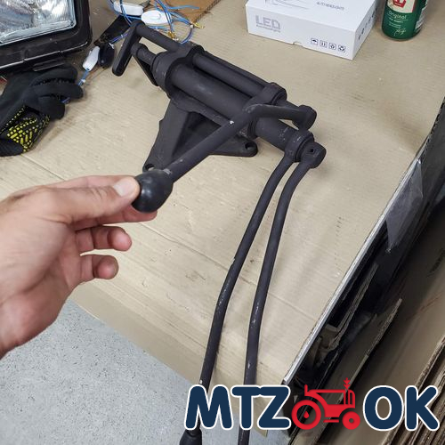 Капот МТЗ 892 в сборе (без боковин) (собств. пр-во) 90-8402020 Капот МТЗ 892 в сборе (без боковин) (собств. пр-во) 90-8402020