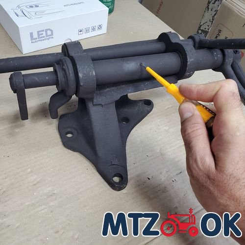 Капот МТЗ 892 в сборе (без боковин) (собств. пр-во) 90-8402020 Капот МТЗ 892 в сборе (без боковин) (собств. пр-во) 90-8402020