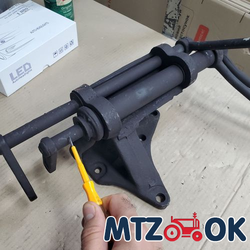 Капот МТЗ 892 в сборе (без боковин) (собств. пр-во) 90-8402020 Капот МТЗ 892 в сборе (без боковин) (собств. пр-во) 90-8402020