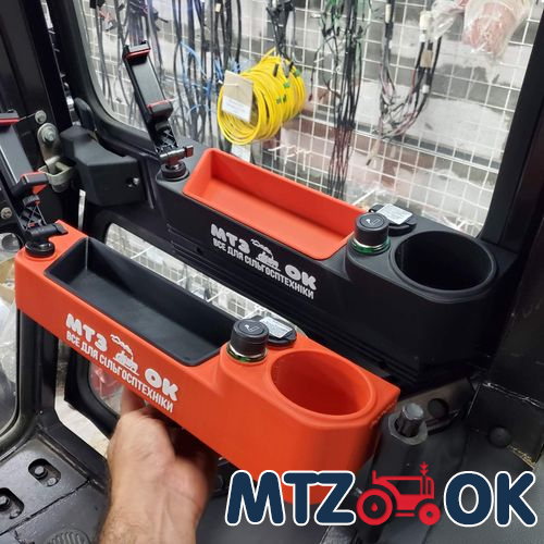 Полочка ручки двери МТЗ УК правая в сборе (прикуриватель. USB-зарядка. держатель телефона) (пластик) 80-6708600-П-СБ Полочка ручки двери МТЗ УК правая в сборе (прикуриватель. USB-зарядка. держатель телефона) (пластик) 80-6708600-П-СБ