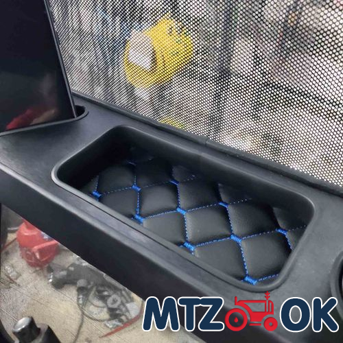 Полочка ручки двери МТЗ УК правая (голая) (пластик) 80-6708600-П Полочка ручки двери МТЗ УК правая (голая) (пластик) 80-6708600-П