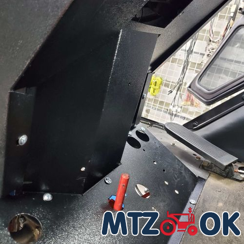 Обшивка торпеды МТЗ УК н/о 4 предмета (металл) (собств. пр-во) к-т Обшивка торпеды МТЗ УК н/о 4 предмета (металл) (собств. пр-во) к-т