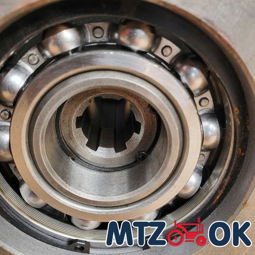 Крышка стакана подшипника МТЗ (пр-во МТЗ) 50-2407059-А Крышка стакана подшипника МТЗ (пр-во МТЗ) 50-2407059-А