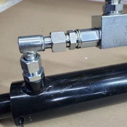 Гидроцилиндр МТЗ 1-но сторон. ЦС 80-50-300.550 ВТ22 с гидрозамком VBPDE 1/2