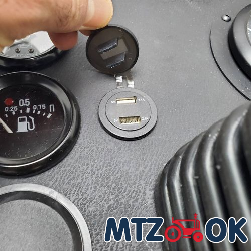 Тахометр электронный 9-32V/4000 оборотов/подсветка 7цветов (Китай) СХ8147В Тахометр электронный 9-32V/4000 оборотов/подсветка 7цветов (Китай) СХ8147В