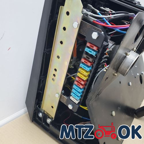 Тахометр электронный 9-32V/4000 оборотов/подсветка 7цветов (Китай) СХ8147В Тахометр электронный 9-32V/4000 оборотов/подсветка 7цветов (Китай) СХ8147В