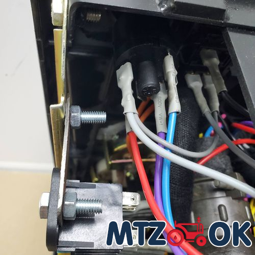 Тахометр электронный 9-32V/4000 оборотов/подсветка 7цветов (Китай) СХ8147В Тахометр электронный 9-32V/4000 оборотов/подсветка 7цветов (Китай) СХ8147В