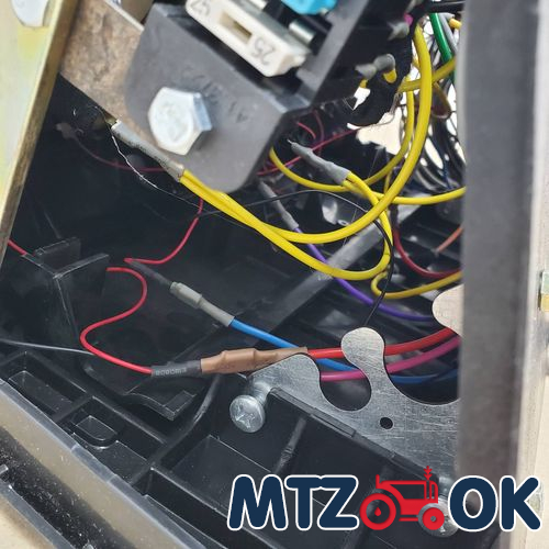 Тахометр электронный 9-32V/4000 оборотов/подсветка 7цветов (Китай) СХ8147В Тахометр электронный 9-32V/4000 оборотов/подсветка 7цветов (Китай) СХ8147В