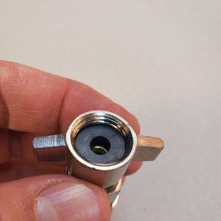 Скоба трубопровода топливного бака МТЗ-80.82 утолщенная (1мм) (собств. пр-во) 70-1101042-1 Скоба трубопровода топливного бака МТЗ-80.82 утолщенная (1мм) (собств. пр-во) 70-1101042-1